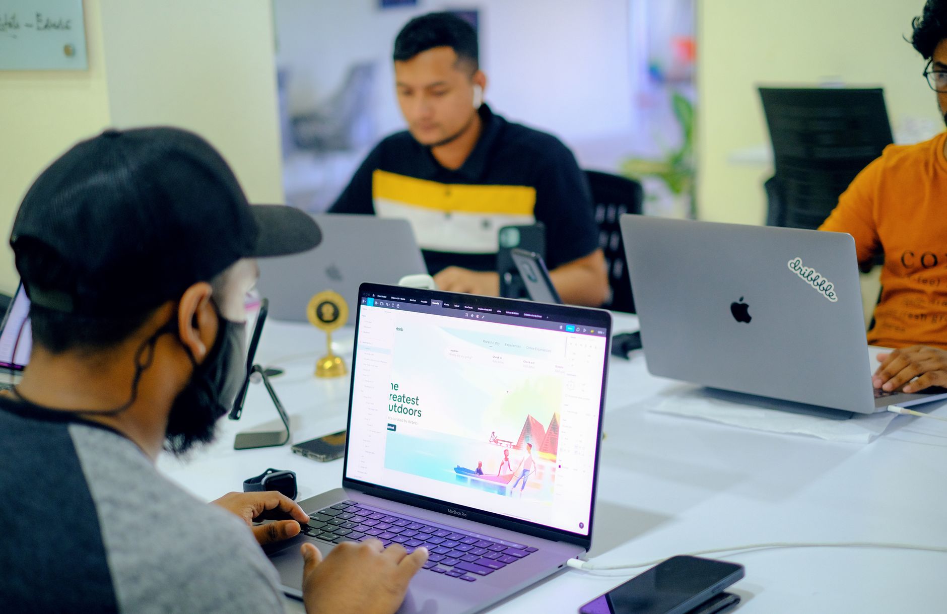 Responsive Composition: Designing Static Creatives That Adapt to Different Sizes and Placements Automatically